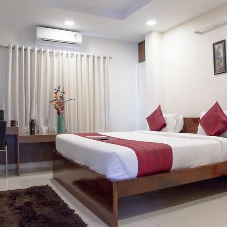 Aptly Premium Serviced Apartments - A Brand Unit Of Skyla - Lotus Pond Гайдарабад Екстер'єр фото