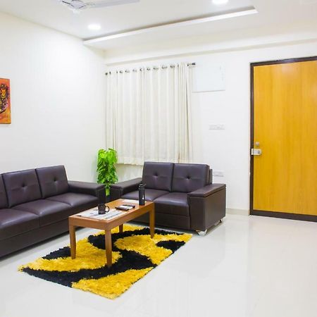 Aptly Premium Serviced Apartments - A Brand Unit Of Skyla - Lotus Pond Гайдарабад Екстер'єр фото