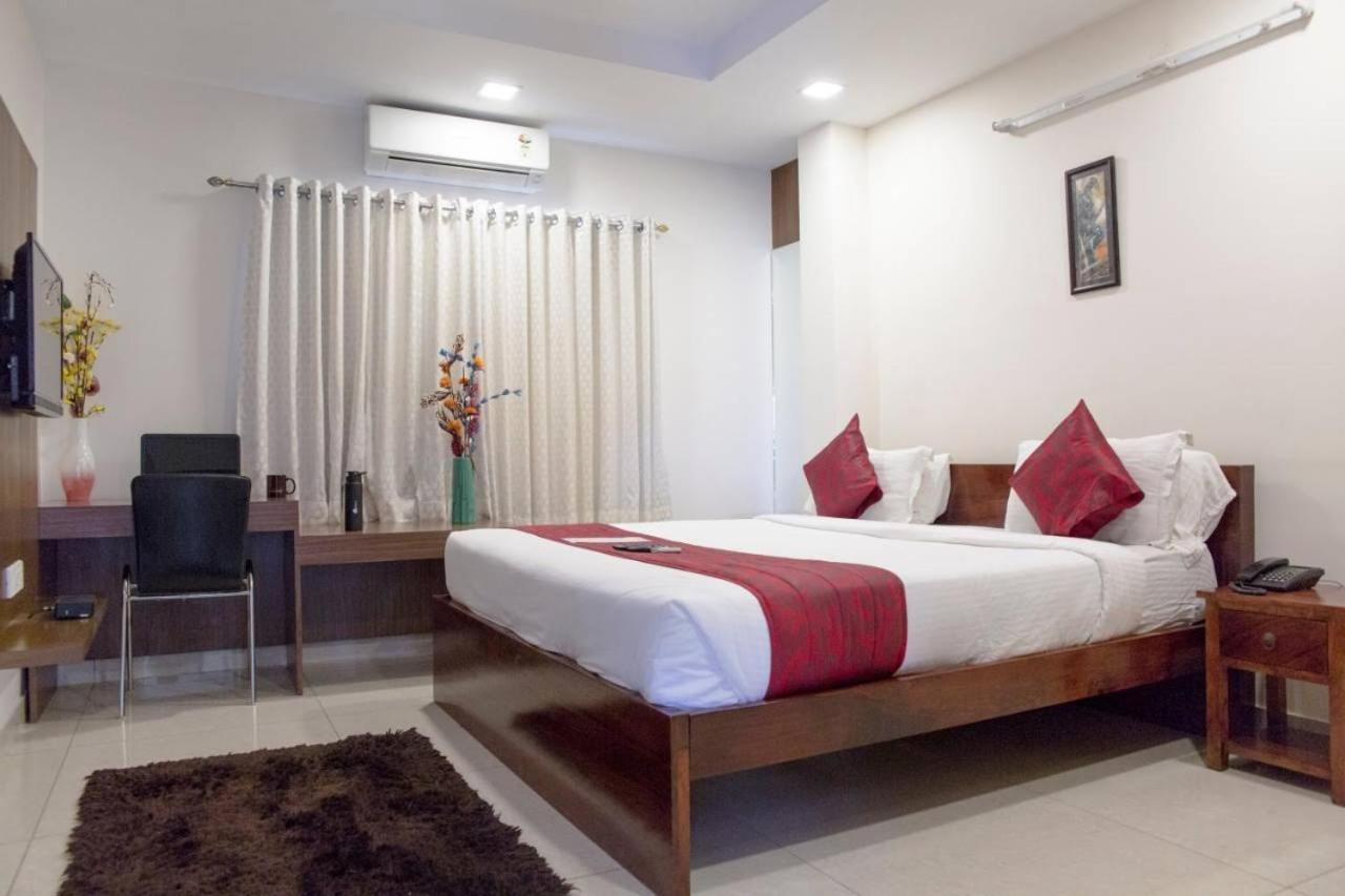 Aptly Premium Serviced Apartments - A Brand Unit Of Skyla - Lotus Pond Гайдарабад Екстер'єр фото